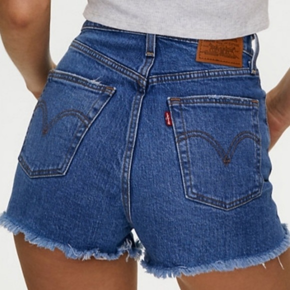 Levis Ribcage High Waisted Sz 26 Jean Shorts Premium Raw Hem Button Fly - Picture 2 of 10